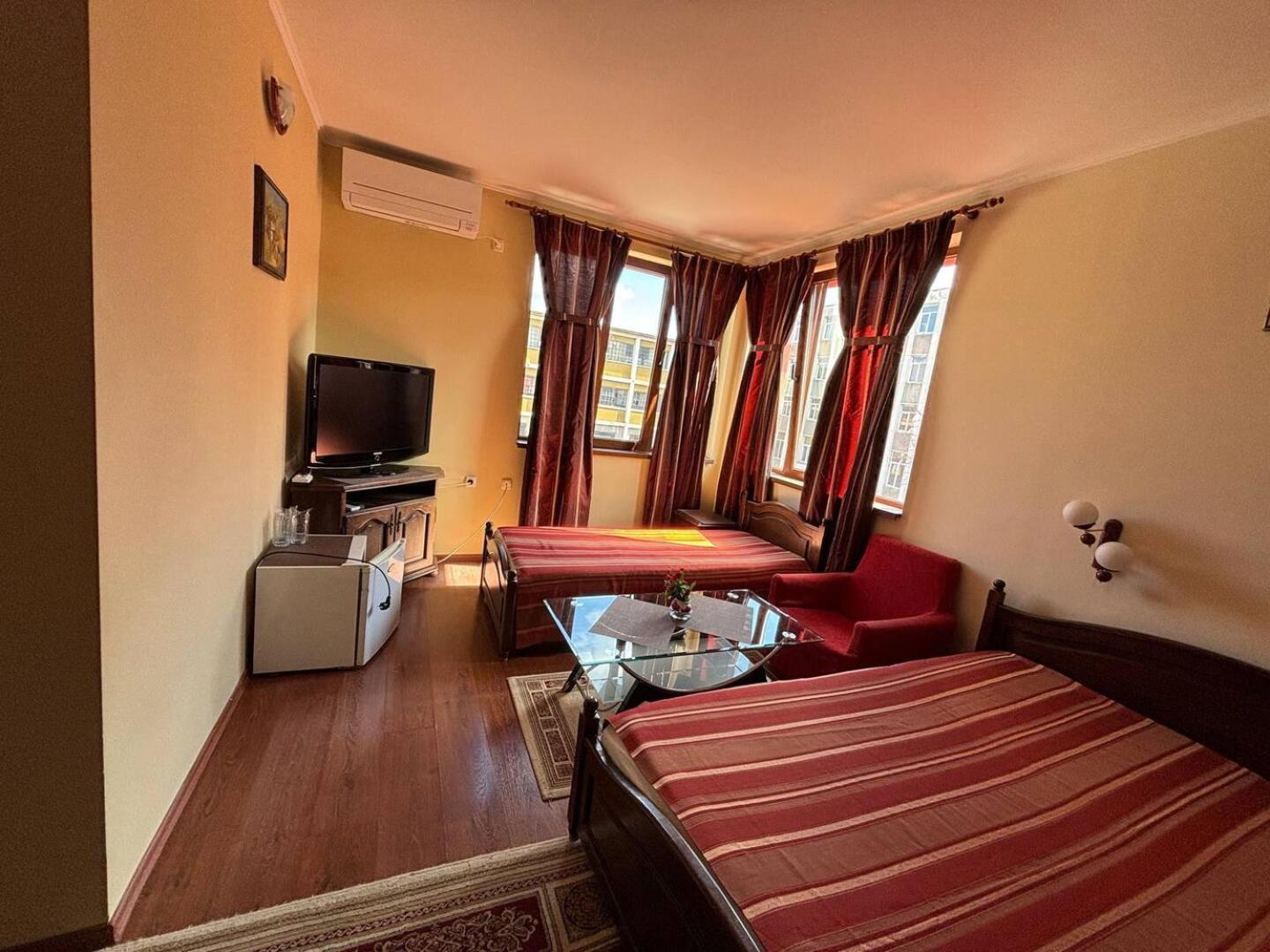 Hotel Rai Trjawna Exterior foto
