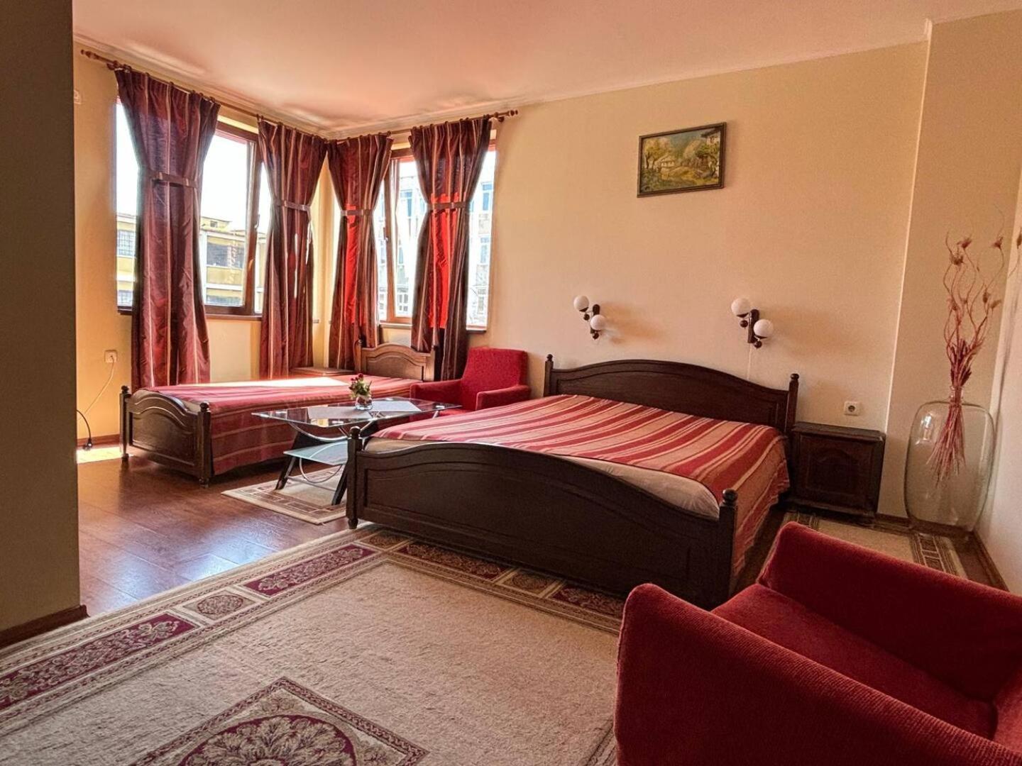 Hotel Rai Trjawna Exterior foto