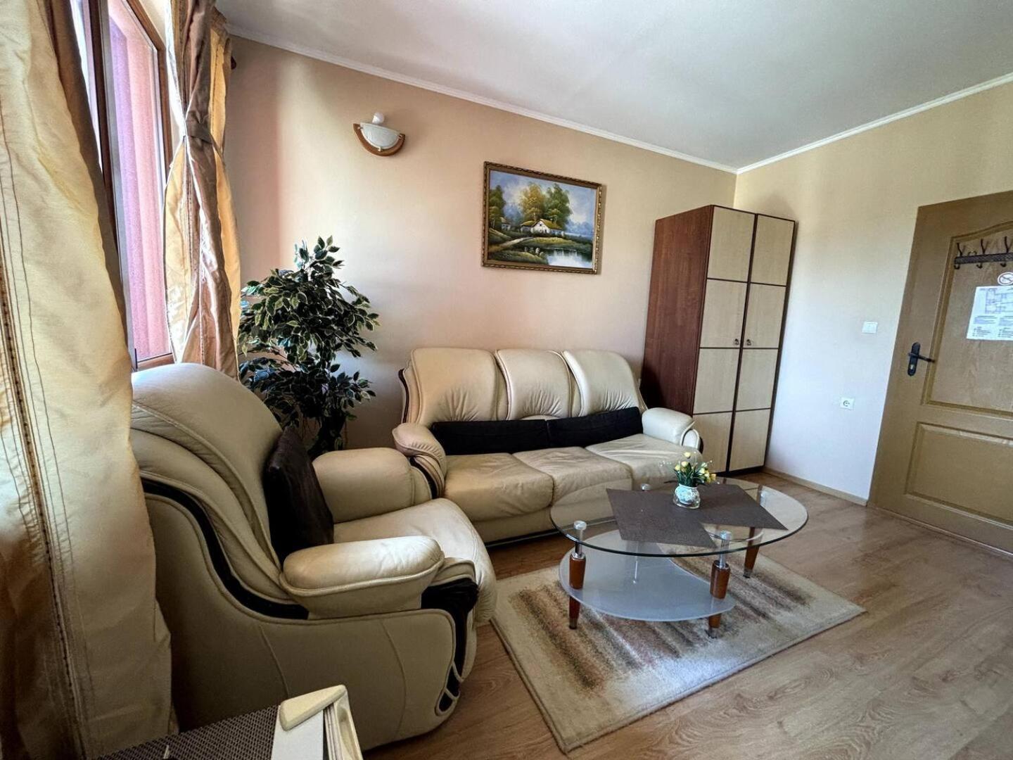 Hotel Rai Trjawna Exterior foto